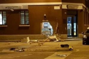 EXPLOZIE şi JAF la o bancă din România. ATAC la BANCOMAT