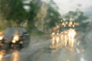 ȘOFERII, avertizaţi de POLIȚIȘTI!  Ce trebuie să faci când te prinde FURTUNA ÎN TRAFIC