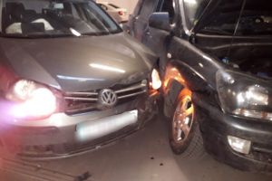 Accident rutier in parcarea subterana Vivo Mall din Constanta. Un sofer, ranit