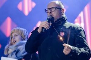 Polonia: Pronostic rezervat in cazul primarului Gdanskului, injunghiat la un concert de caritate