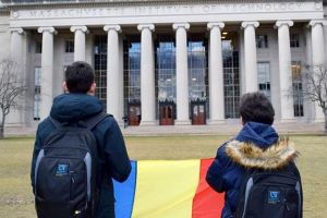 O echipă de elevi din Timişoara a reuşit să strângă bani pentru a participa la concursul Zero Robotics