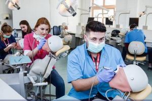 Simpozion ştiinţific dedicat studenţilor şi tinerilor medici