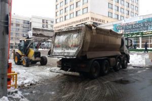 Se munceste zi si noapte! Mobilizare generală pentru curăţarea zăpezii din oraş