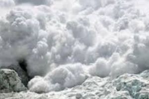 IARNA a făcut PRĂPĂD în Europa. O maşină a ÎNGHEȚAT la semafor în Germania, în Austria a intervenit ARMATA, în Grecia temperaturile au SCĂZUT la -23 de grade