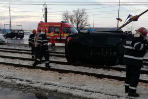 Concluziile poliţiştilor în accidentul de pe Borşului: Şoferiţa de BMW a pierdut controlul maşinii, pe zăpadă