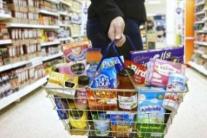 Legea risipei alimentare ia viteză în Guvern: Restaurantele şi magazinele vor putea să doneze mâncare dar primesc şi interdicţii