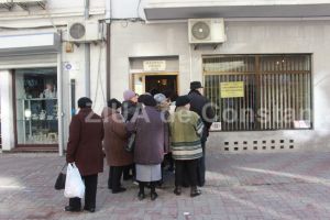 Pensionari la coada in fata Casei de Ajutor Reciproc din Constanta. Motivul pentru care au indurat frigul (galerie foto)