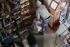 Furt întrerupt de alarma magazinului