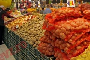 INS: Au sărit în aer preţurile legumelor şi conservelor