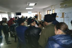 Epopeea CAEN. Cine sunt cei care formează cozi la Registrul Comerţului (FOTO)