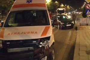 Ambulanţă care venea spre Sibiu implicată într-un accident în Gorj