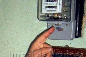 Bărbat din Coteşti, prins că fură curent