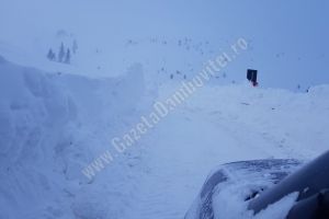 Avalanşa din Bucegi a suprins un utilaj. Șoferul s-a salvat în ultimul moment