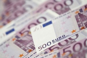 Cum câştigă un ARĂDEAN CELEBRU câteva MII DE EURO pe lună
