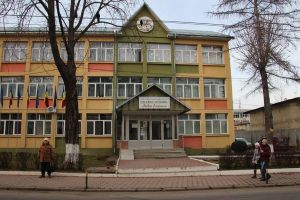 Ziua Colegiului Naţional „Mihai Eminescu” Suceava, sărbătorită alături de invitaţi ...