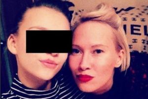 Cea mai BOLNAVĂ MAMĂ ! A încercat să VÂNDĂ virginitatea fiicei ei de 13 ani unui pedofil bogat