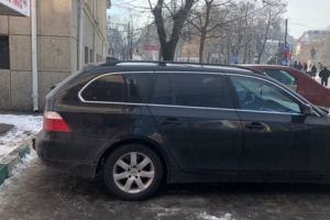 Trotuar blocat in centrul Piteştiului
