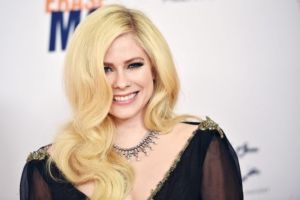 Avril Lavigne lansează un nou album după ce a supravieţuit bolii Lyme