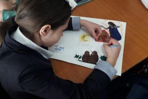 Copiii din Programul de Eradicare a Sărăciei prin Educaţie din localitatea Baia l-au omagiat ...