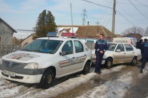 Acţiune a Poliţiei într-o comună din judeţ. Oamenii legii au aplicat opt amenzi şi au prins doi hoţi!