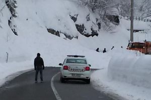 Avalanşă la Băiţa: DN 75 a fost blocat de zăpadă