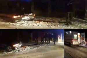 VIDEO Accident din cauza zăpezii la Șard. Un BMW a derapat şi s-a oprit pe marginea drumului. O persoană a fost rănită