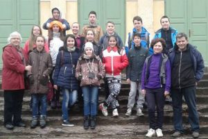 17 copii au „adoptat” castelul din Mintia