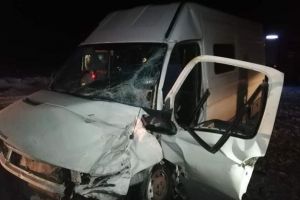 Ambulanţă implicată într-un accident la Bălceşti! Pacientul şi doi şoferi, la spital