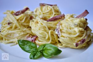 Spaghete carbonara cu smantana