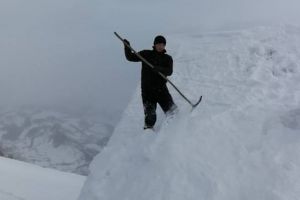 În ce sat din Bistriţa-Năsăud e zăpada cât casa (FOTO)