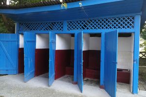 Elevii bat obrazul autorităţilor: 41 de şcoli din judeţ au WC în curte