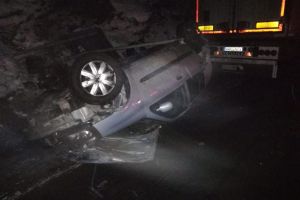 FOTO – Accident grav cu doi răniţi pe Valea Oltului