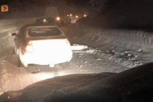 Drumurile naţionale din nord vestul României sunt blocate de zăpadă. Direcţia Regională de Drumuri din Cluj nu şi-a făcut treaba