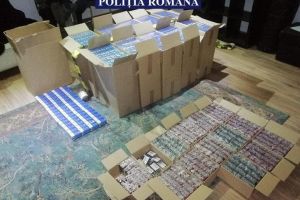 ARME, ţigarete şi RUJURI, descoperite în urma unei percheziţii la domiciliul unui bărbat din judeţ. A fost REȚINUT pentru CONTRABANDĂ