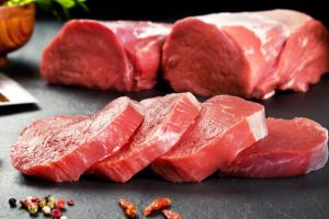 Probleme grave la comercializarea cărnii. Ce a descoperit Protecţia Consumatorului!