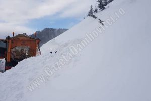 Accesul auto în zona montană se face pe traseul DJ 714 Moroieni  -Sanatoriu – Orzea – Zănoaga