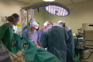 Transplantul robotic, o premieră pentru Europa de Est, realizat în România