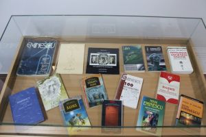 Expoziţii noi, la Biblioteca Judeţeană: 
