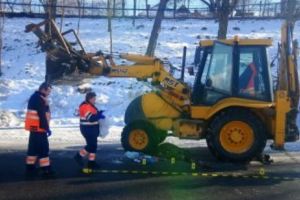 O femeie a murit STRIVITĂ de roţile unui utilaj de deszăpezire. VIDEO