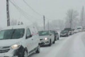 Probleme în trafic! Drumuri greu accesibile