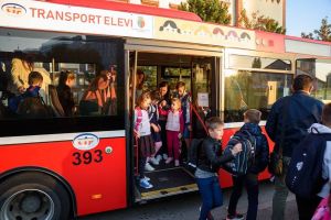 Tarcea – Proiectul autobuzelor pentru elevi de extinde din mai