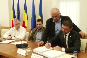 S-a semnat contractul de execuţie pentru Drumul Nordului. Maramureşul aduce asfalt aproape de Satu Mare