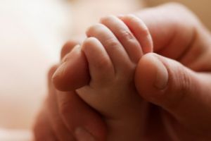 DSP Bihor: Trei bebeluşi s-au îmbolnăvit de rujeolă în Spitalul Municipal Oradea, dar nu şi micuţul Antonio