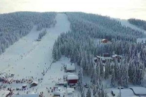 FOTO: Zăpada din belşug la munte. Pârtiile de la Vârtop, Arieşeni luate cu asalt de turişti