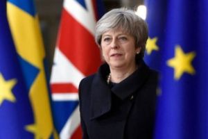 Theresa May a CĂZUT în PICIOARE