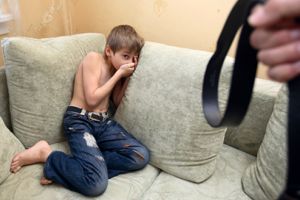 „Eu te-am făcut, eu te omor”. Zeci de minori abuzaţi sexual şi maltrataţi de părinţi