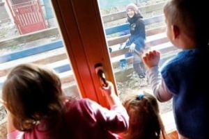 Adopţia, o utopie la care eşti lăsat să visezi. Zeci de ore pierdute pentru dosarul de adopţie, ani de aşteptare