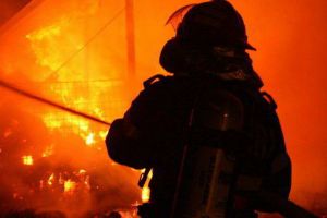 Incendiu de proporţii la Centrul de plasament pentru copii cu dizabilităţi din Oradea: Clădirea arde ca o torţă!