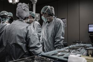 În fiecare zi România a pierdut şase medici