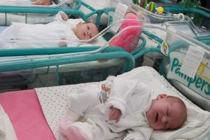 Mămicile ar putea primi, la naştere, un trusou în valoare de 750 de lei